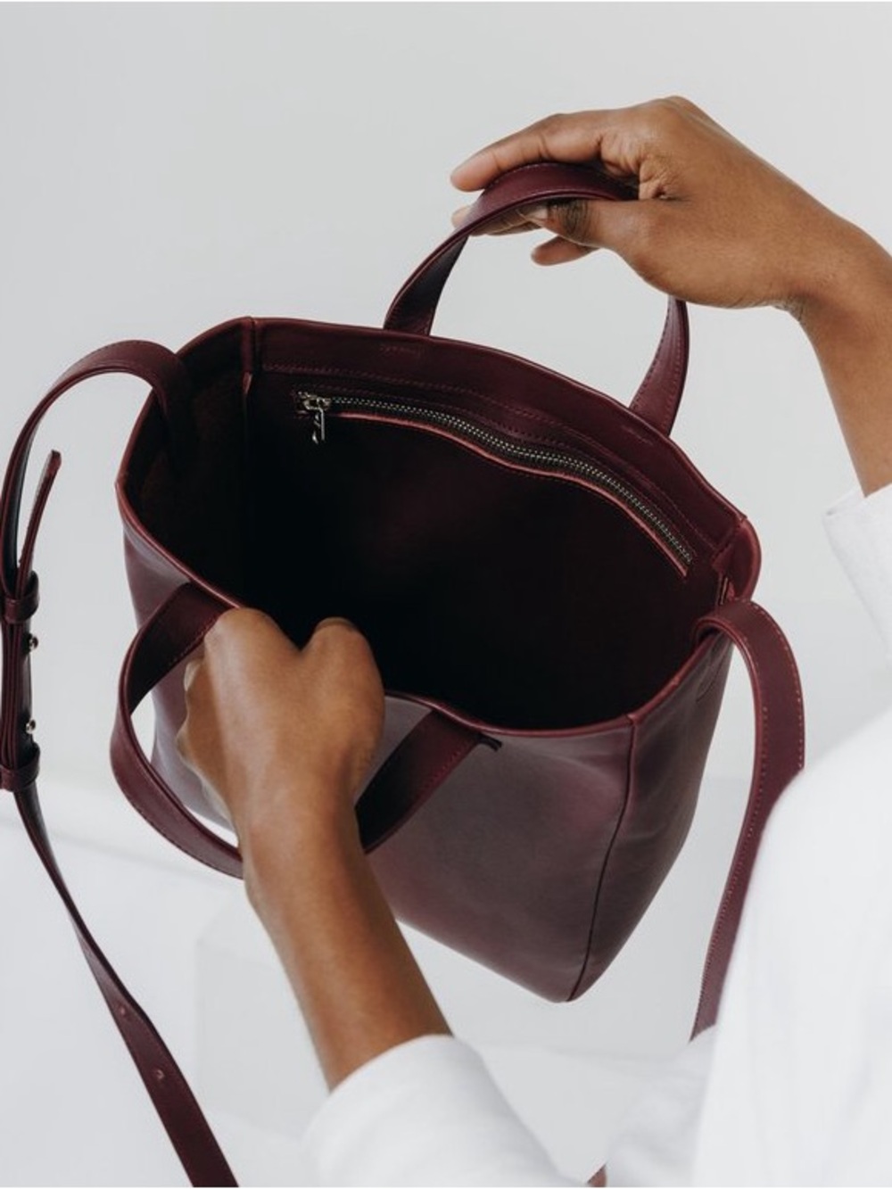 BAGGU Box Mulberry 
 Leather Top-Handle Tote Crossbody Bag - Picture 10 of 16